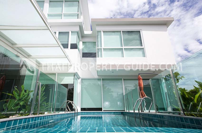 House with Private Pool